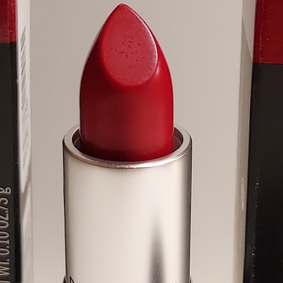 MAC Matte Lipstick *RUSSIAN RED* - Picture 3 of 5